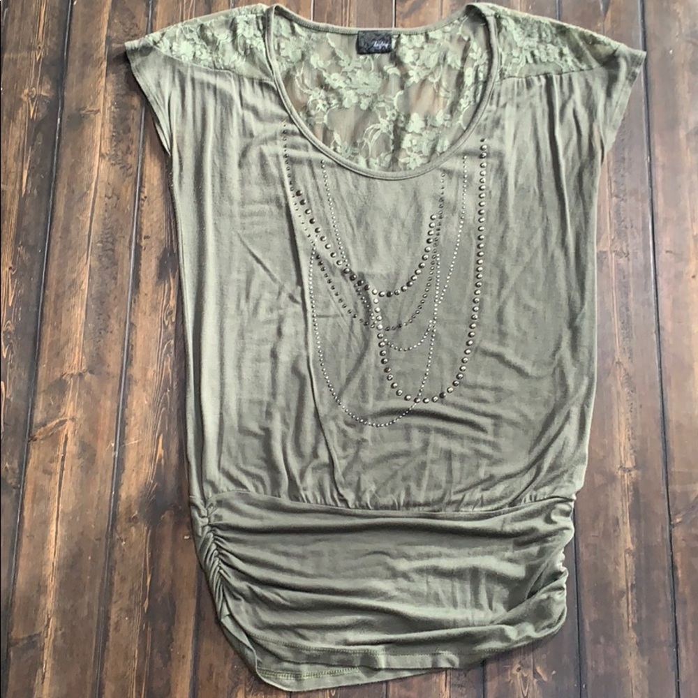 Women’s shirt size Small